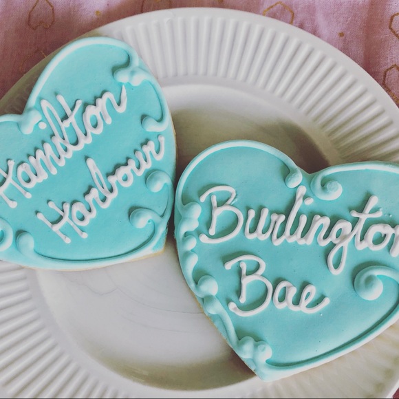 Meet your Posher, Larissa - Picture 1 of 2